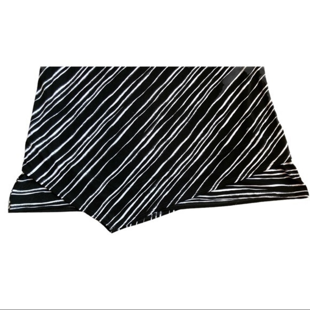 Chico’s size 2, asymmetrical black & white V-neck - Picture 3 of 10